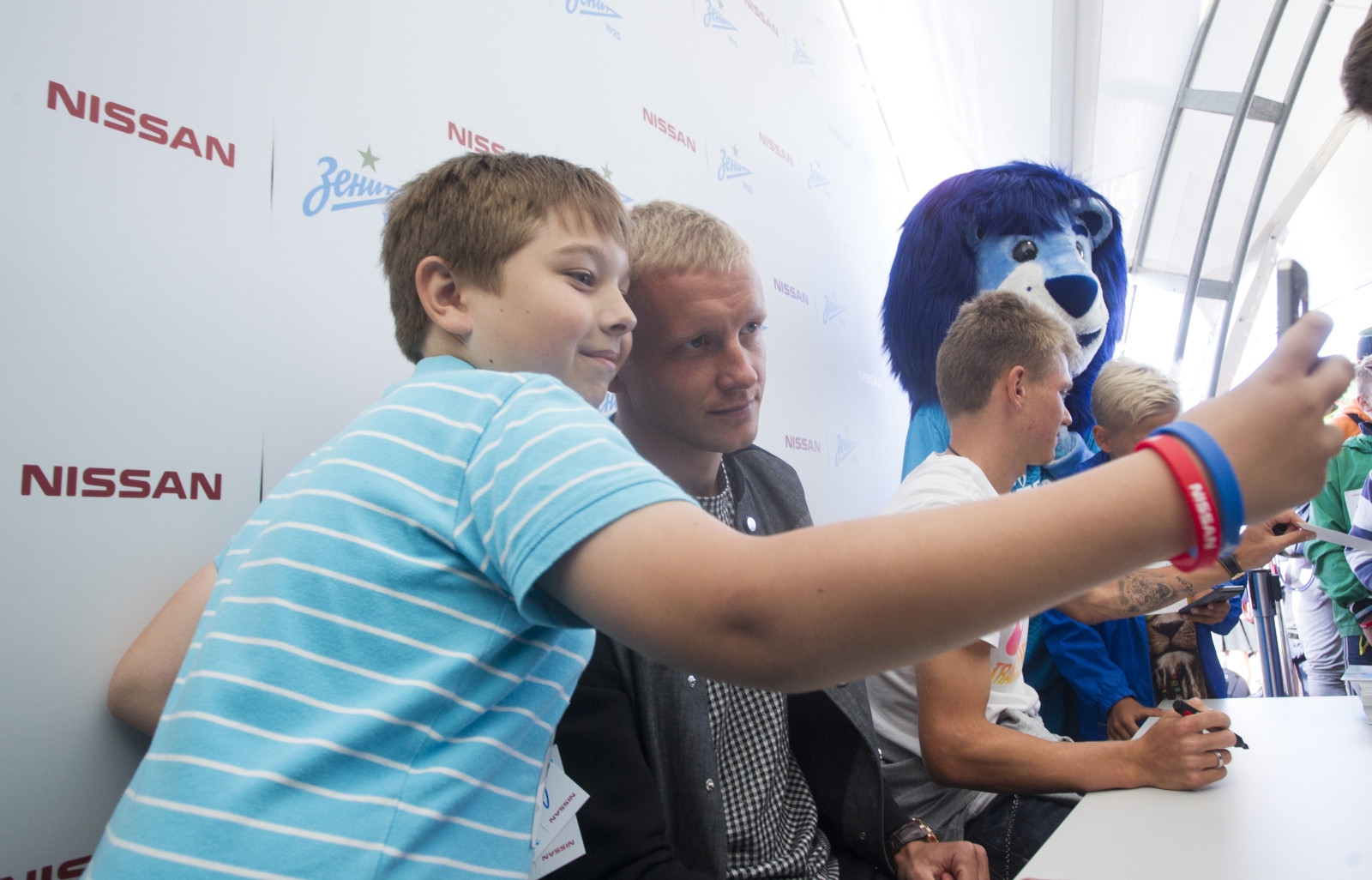 Автограф-сессия Игоря Смольникова, и Олега Шатова