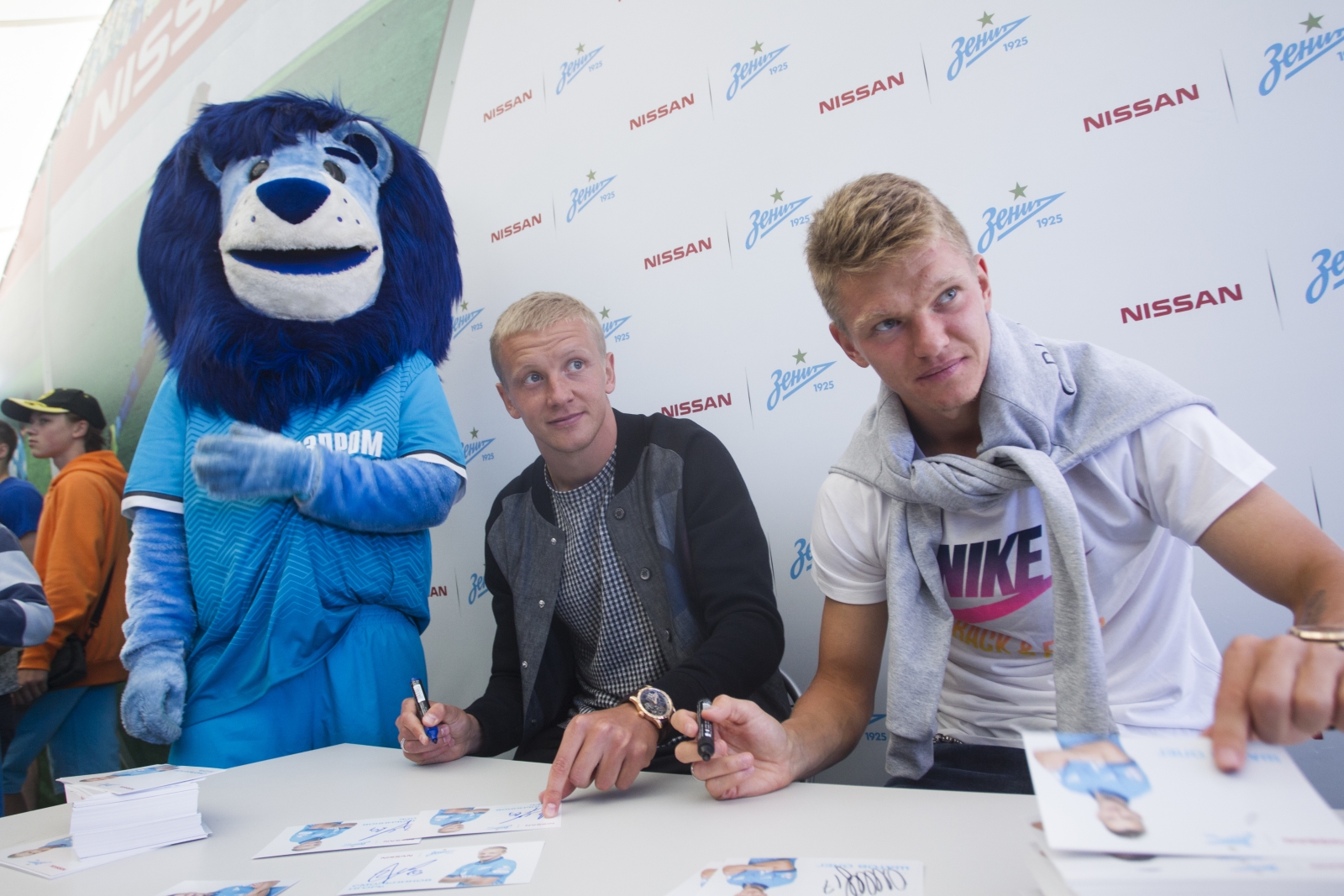 Автограф-сессия Игоря Смольникова, и Олега Шатова