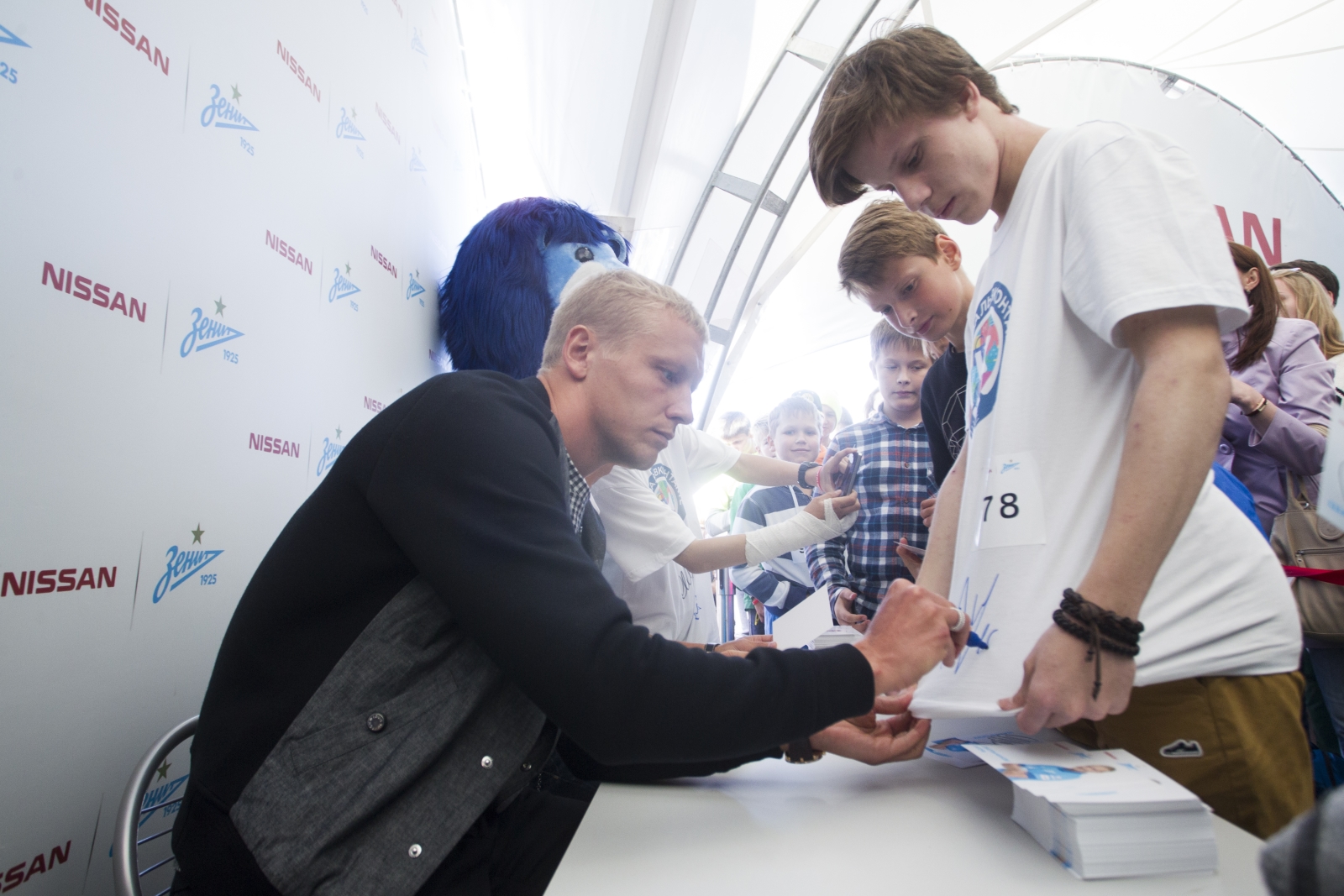 Автограф-сессия Игоря Смольникова, и Олега Шатова