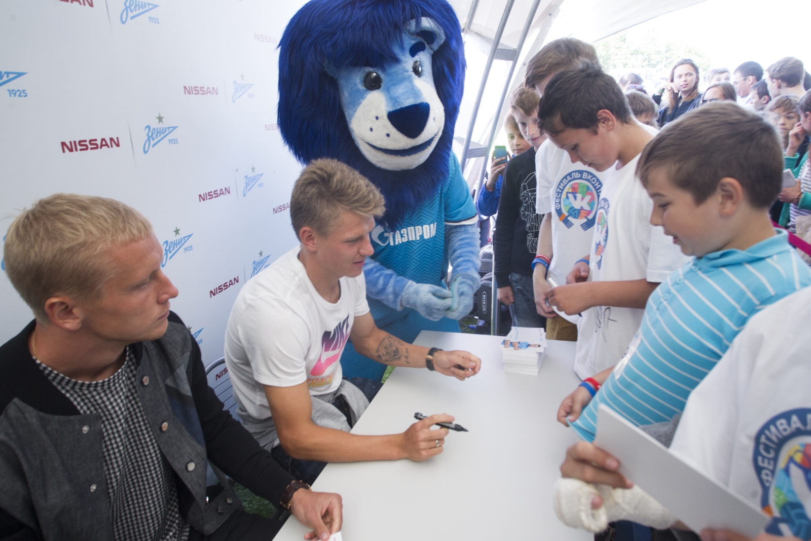 Автограф-сессия Игоря Смольникова, и Олега Шатова