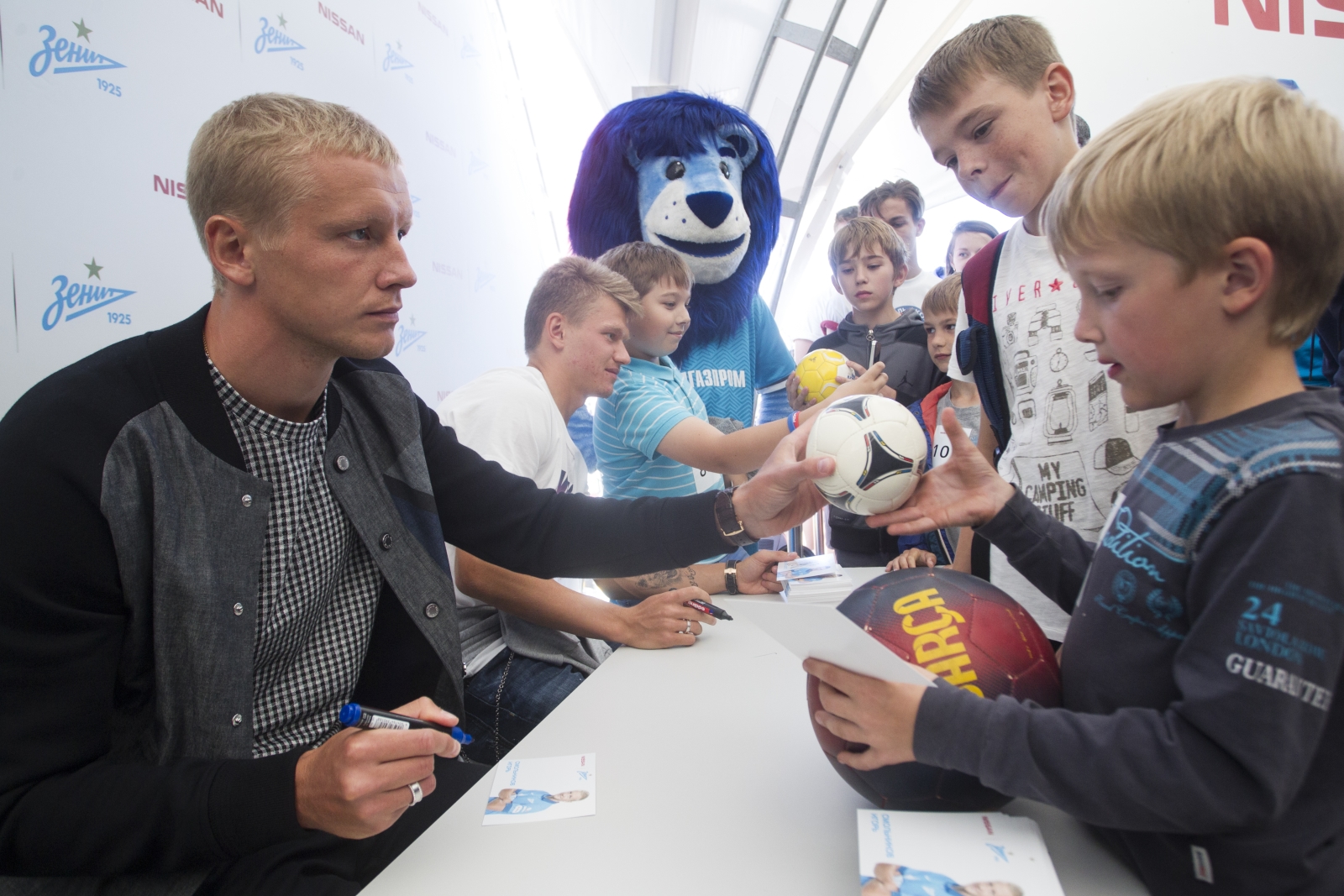 Автограф-сессия Игоря Смольникова, и Олега Шатова