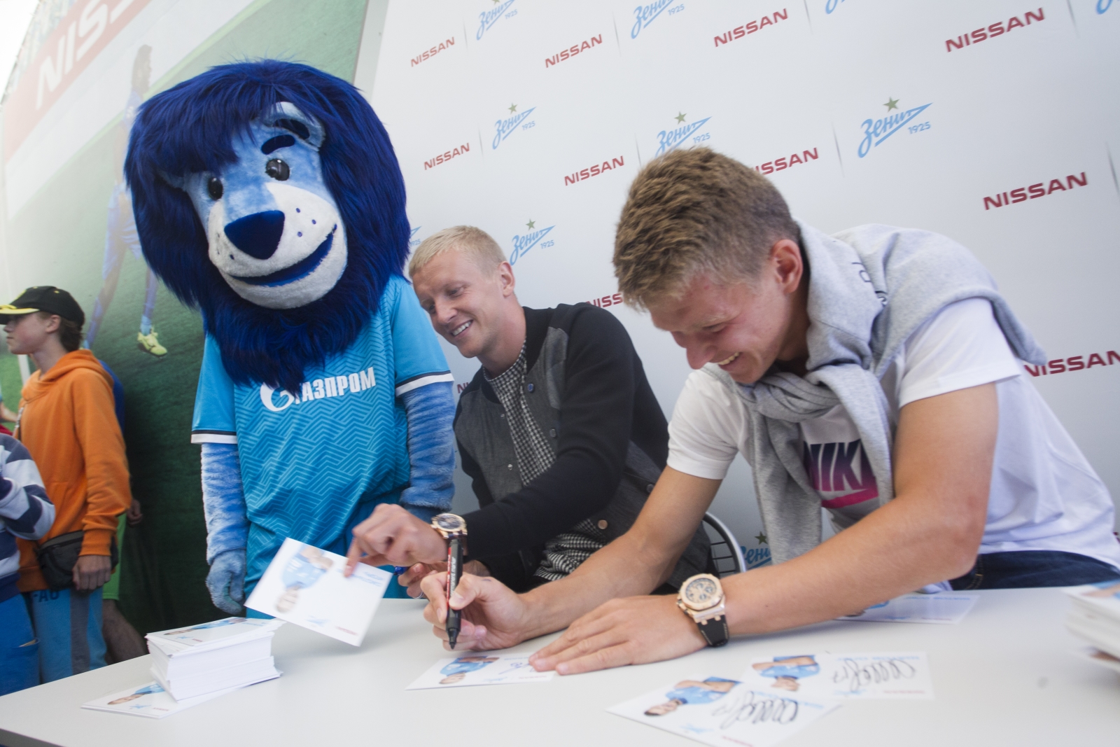 Автограф-сессия Игоря Смольникова, и Олега Шатова