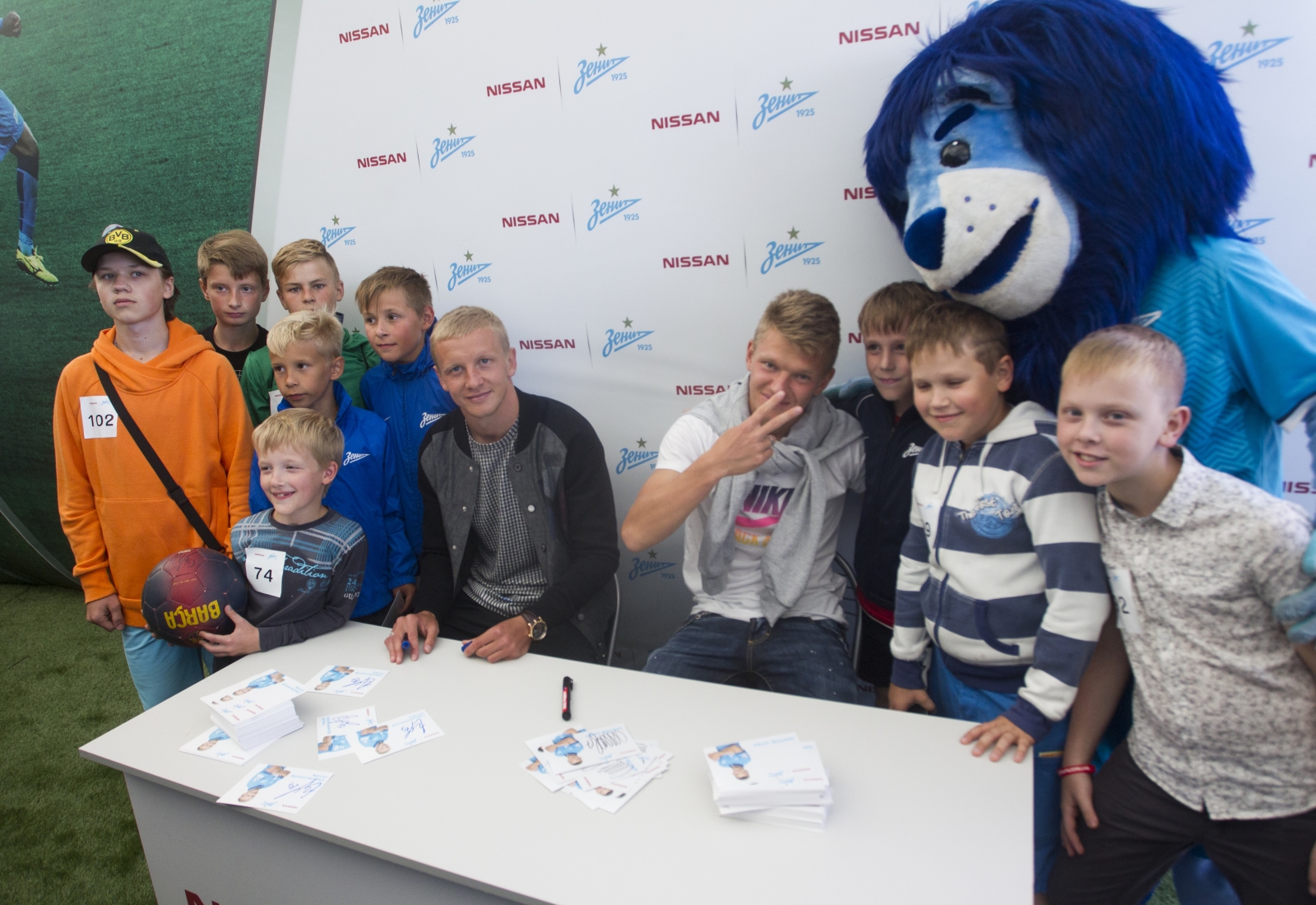 Автограф-сессия Игоря Смольникова, и Олега Шатова