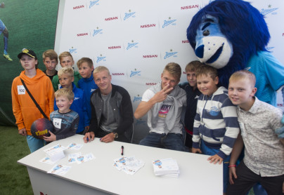 Автограф-сессия Игоря Смольникова, и Олега Шатова