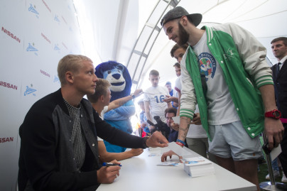 Автограф-сессия Игоря Смольникова, и Олега Шатова