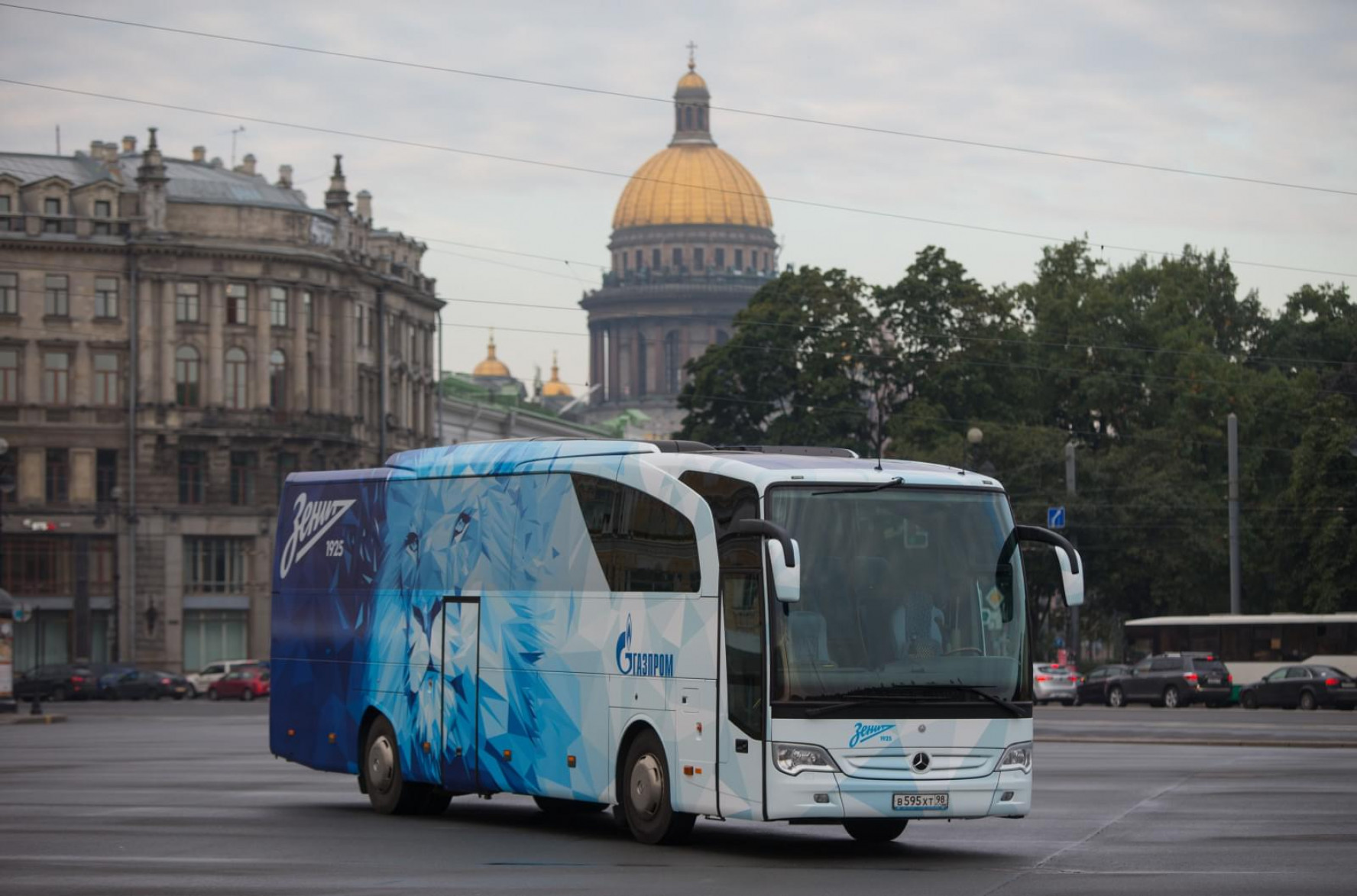 Автобус футбольного клуба Зенит