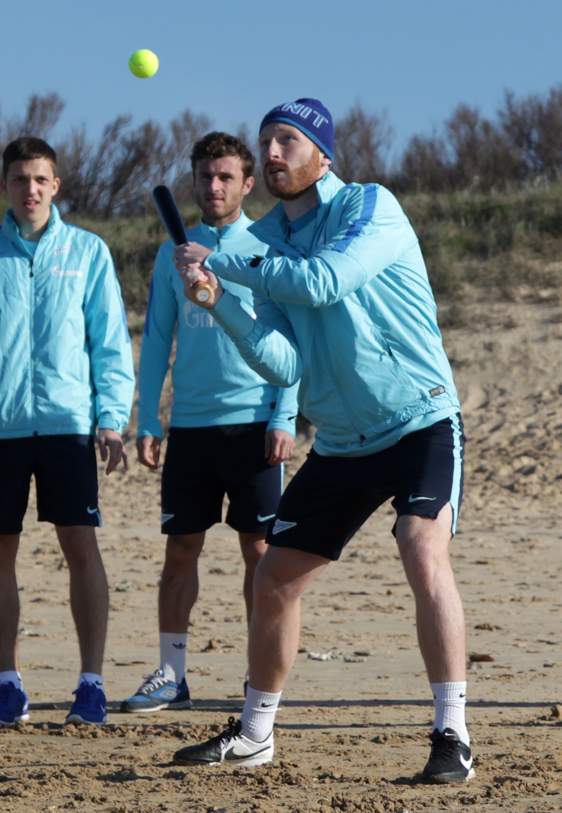 Футболисты «Зенита»-2 сыграли в лапту