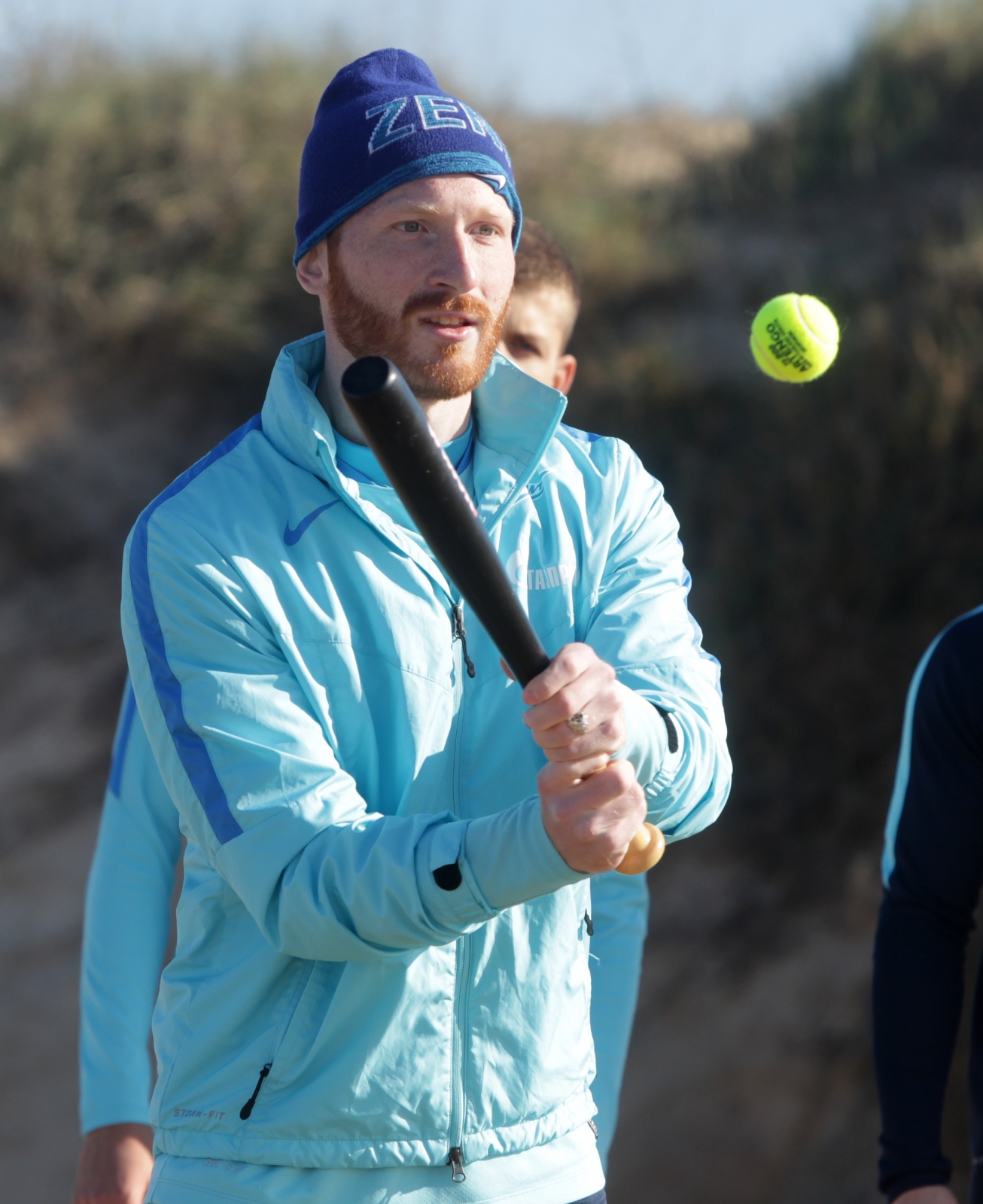 Футболисты «Зенита»-2 сыграли в лапту