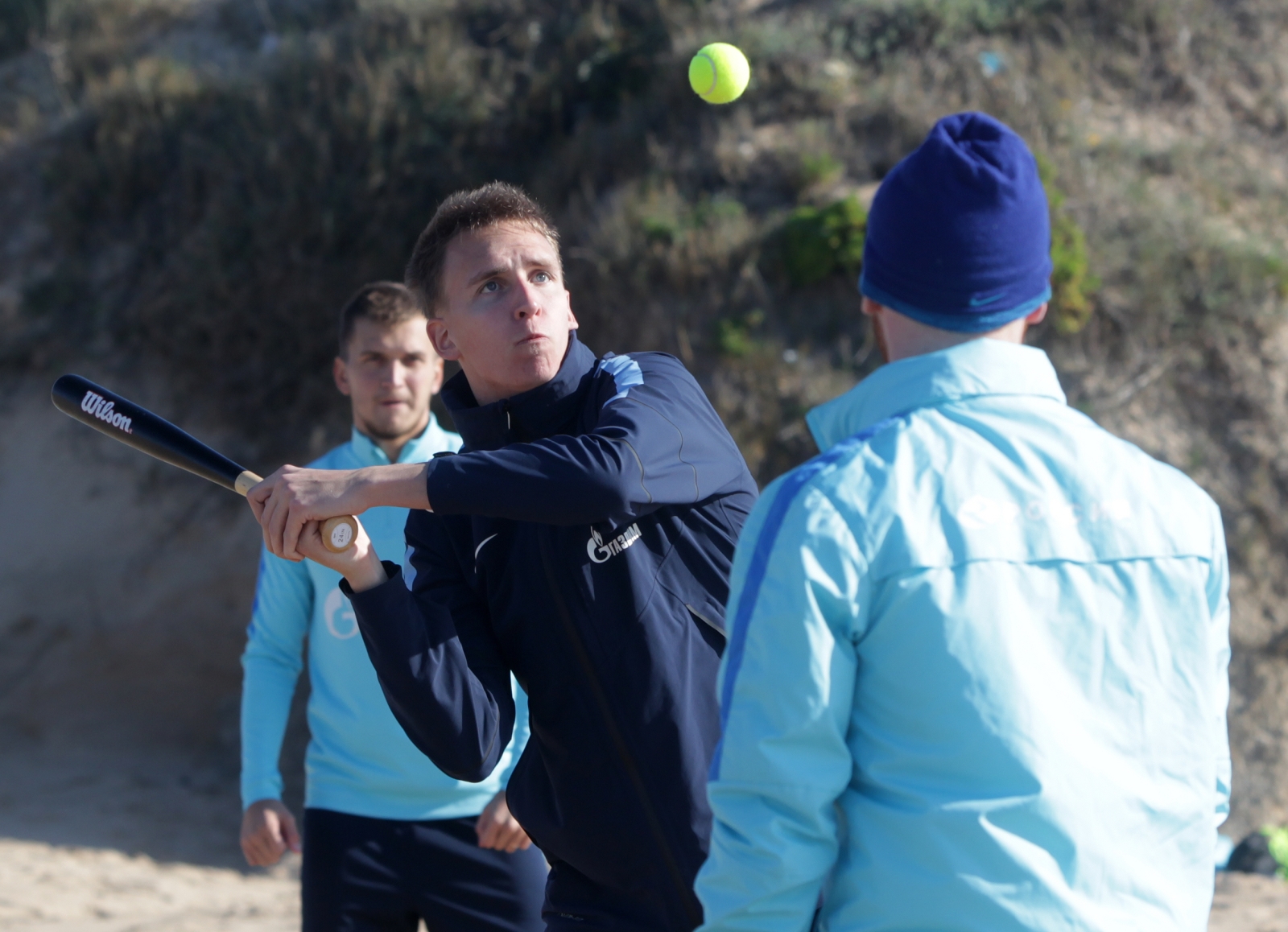 Футболисты «Зенита»-2 сыграли в лапту