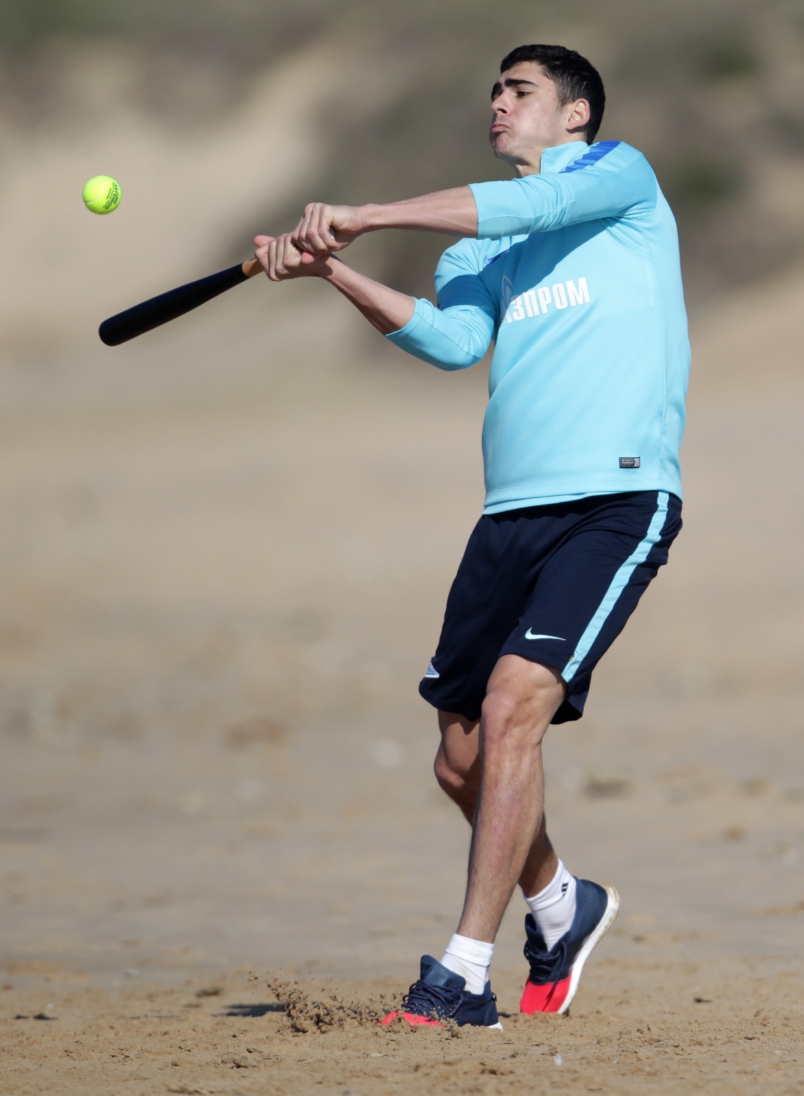 Футболисты «Зенита»-2 сыграли в лапту