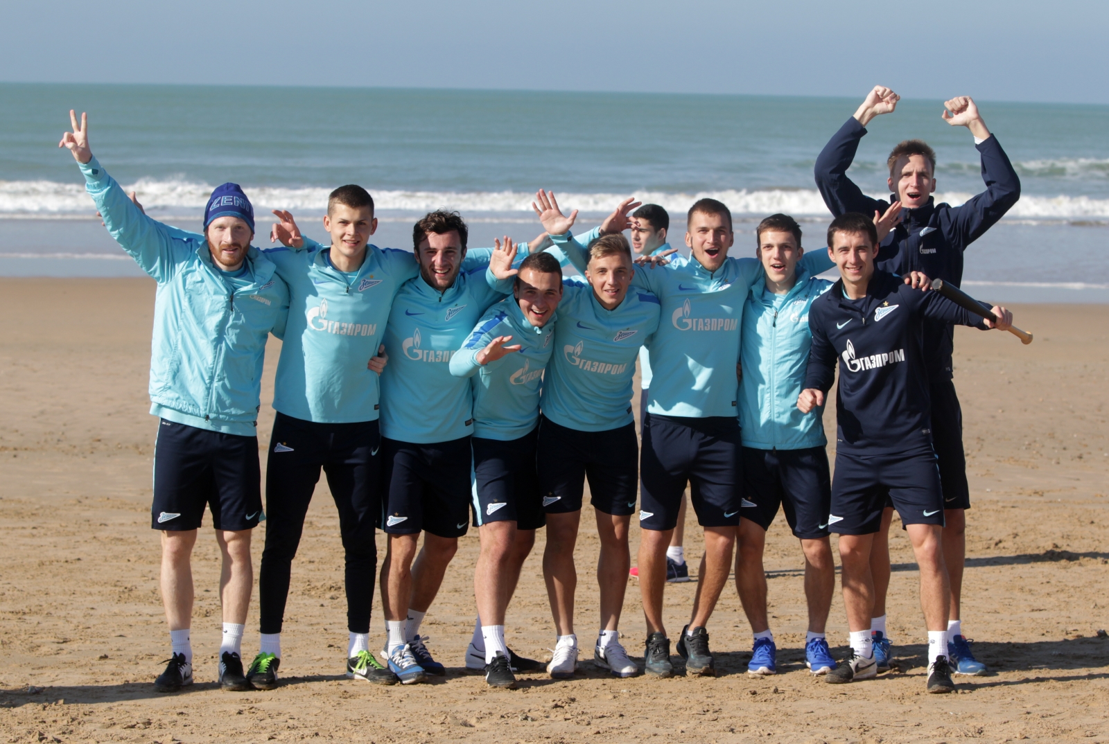 Футболисты «Зенита»-2 сыграли в лапту