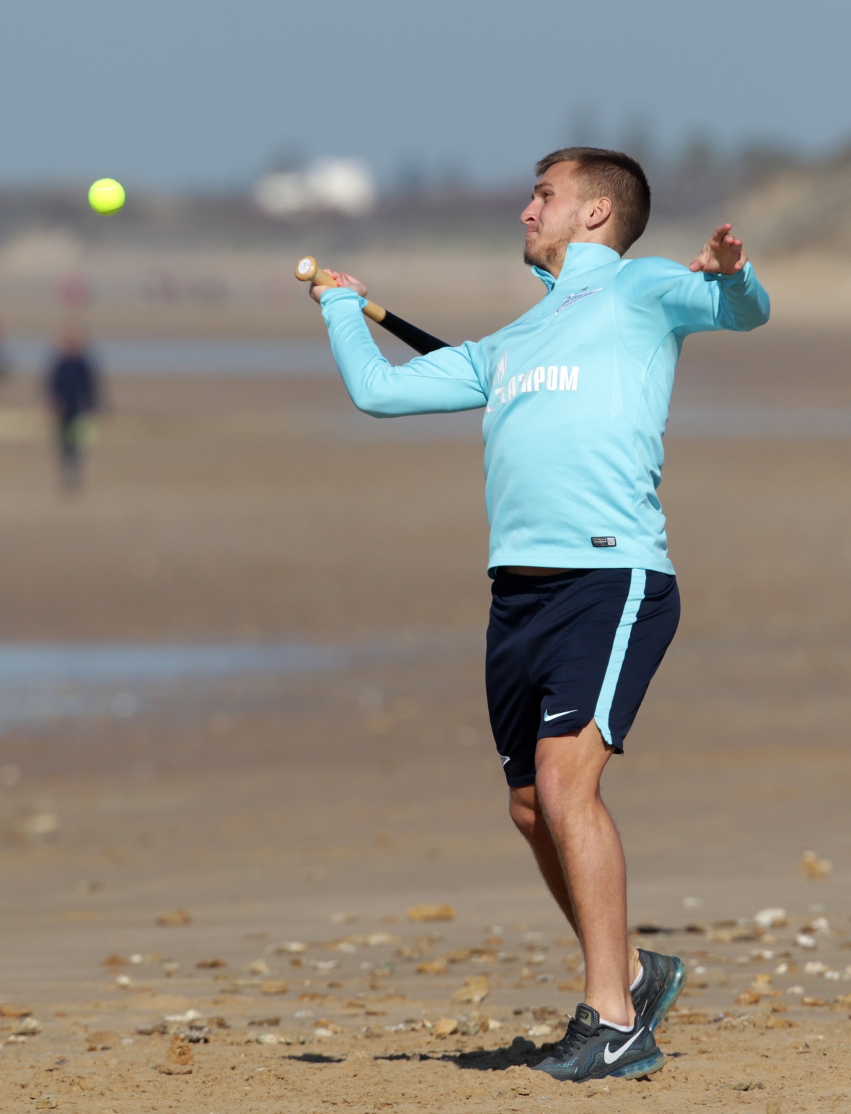 Футболисты «Зенита»-2 сыграли в лапту