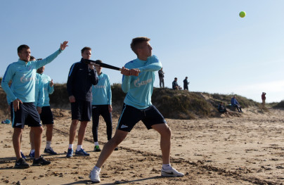 Футболисты «Зенита»-2 сыграли в лапту