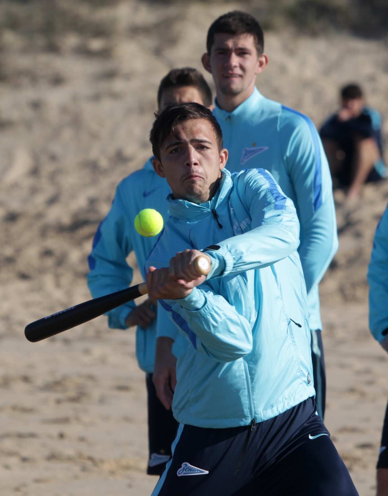 Футболисты «Зенита»-2 сыграли в лапту