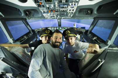 Данни с сыновьями полетал на авиатренажере Dream Aero