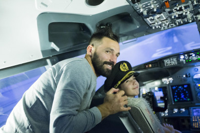 Данни с сыновьями полетал на авиатренажере Dream Aero