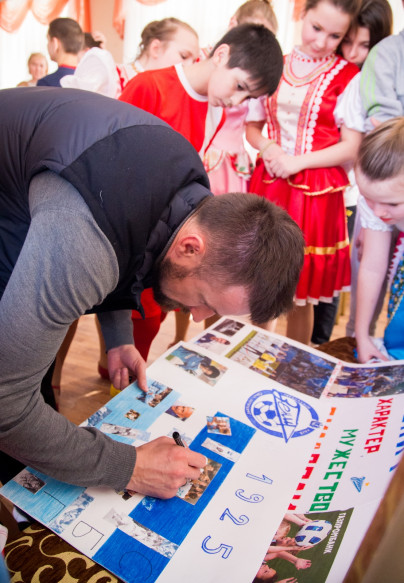 тренер «Зенита» Сергей Семак посетил Детский дом № 3