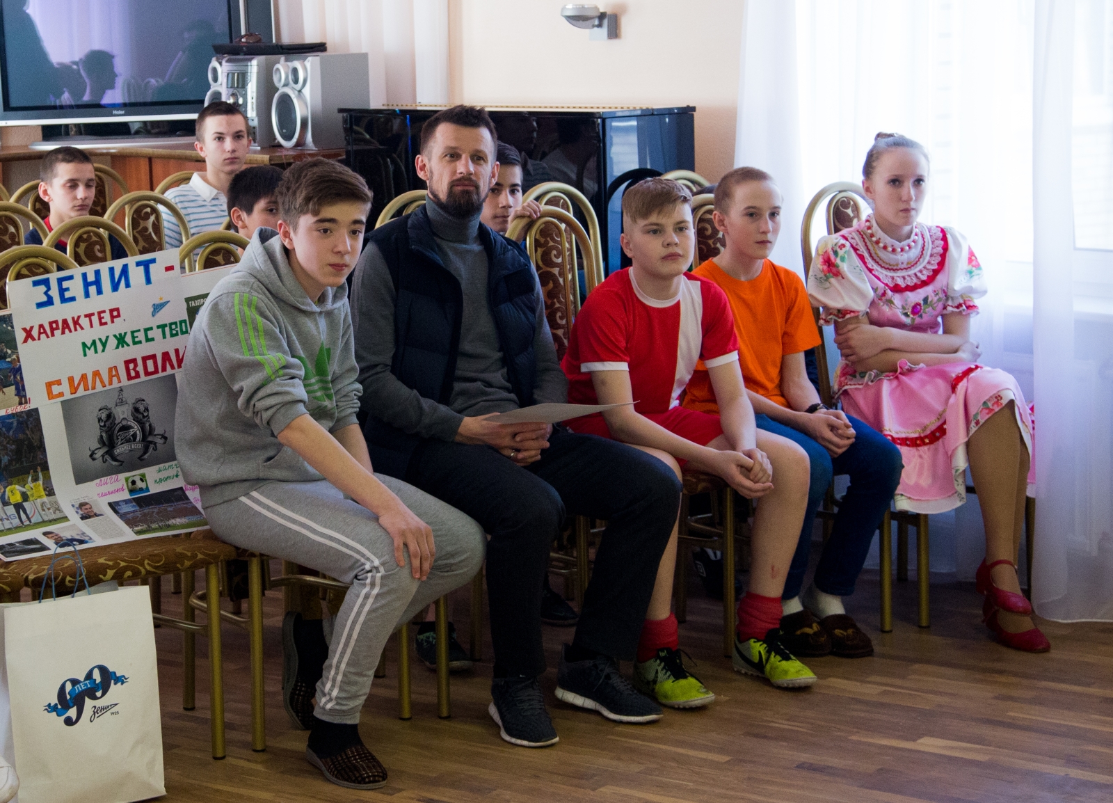 тренер «Зенита» Сергей Семак посетил Детский дом № 3