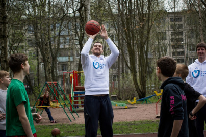 Клуб добрых дел, баскетболисты «Зенита» побывали в гостях у воспитанников детского дома № 3