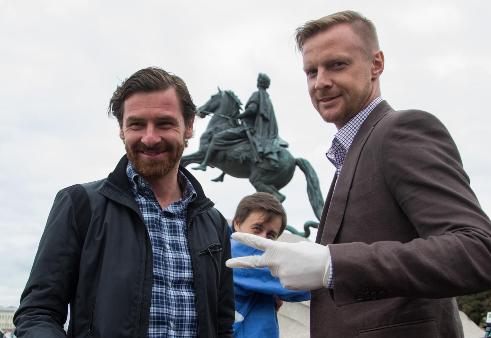 Андре Виллаш-Боаш и Вячеслав Малафеев помыли Медного всадника