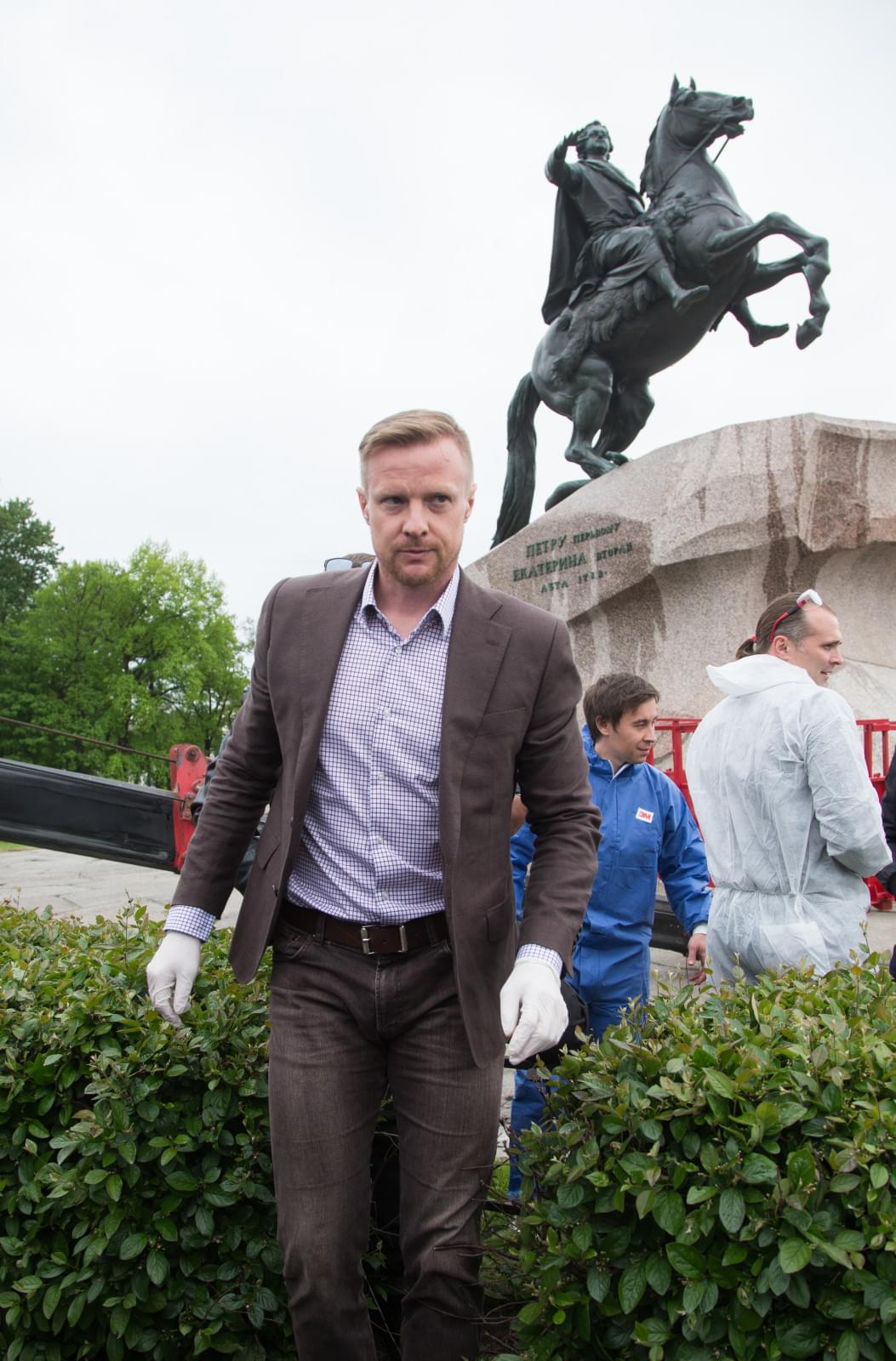 Андре Виллаш-Боаш и Вячеслав Малафеев помыли Медного всадника