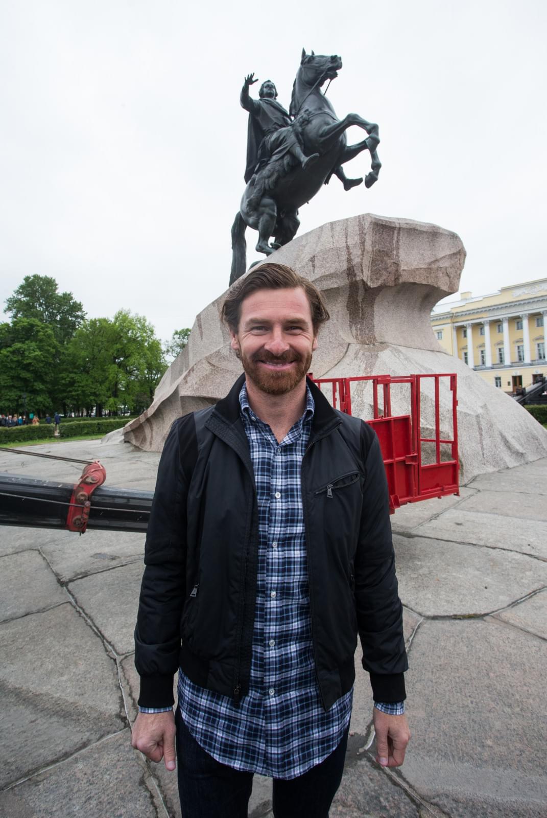 Андре Виллаш-Боаш и Вячеслав Малафеев помыли Медного всадника