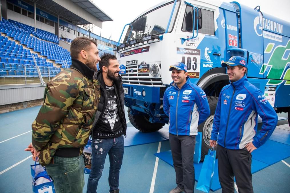 Тест-драйв «Камаз» на стадионе «Петровский»