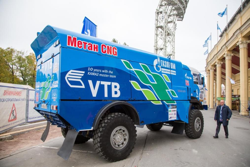 Тест-драйв «Камаз» на стадионе «Петровский»