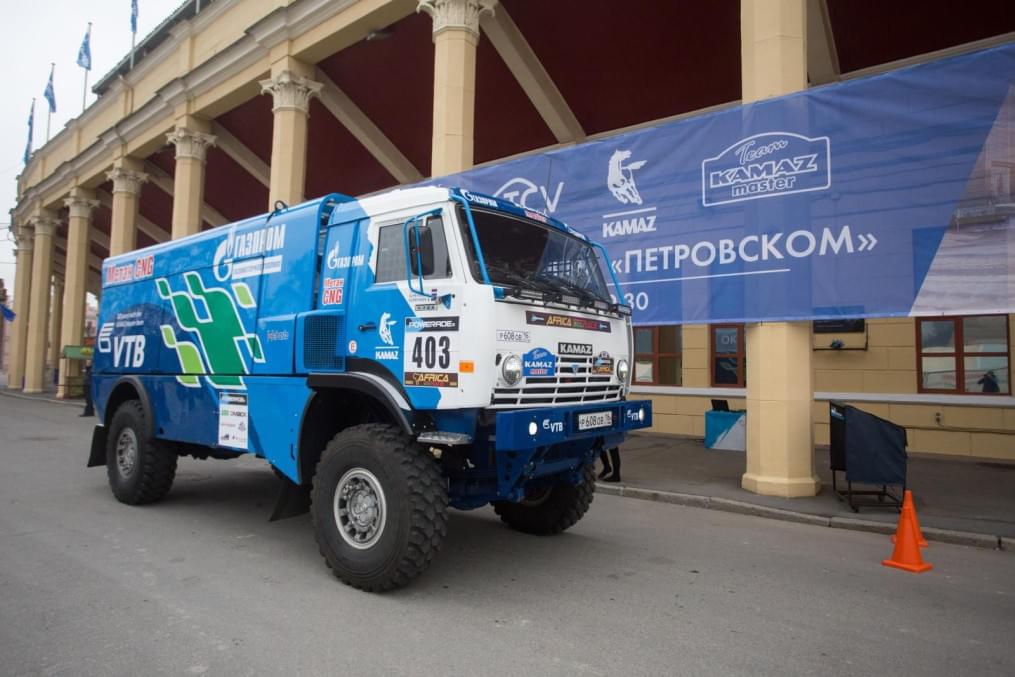 Тест-драйв «Камаз» на стадионе «Петровский»