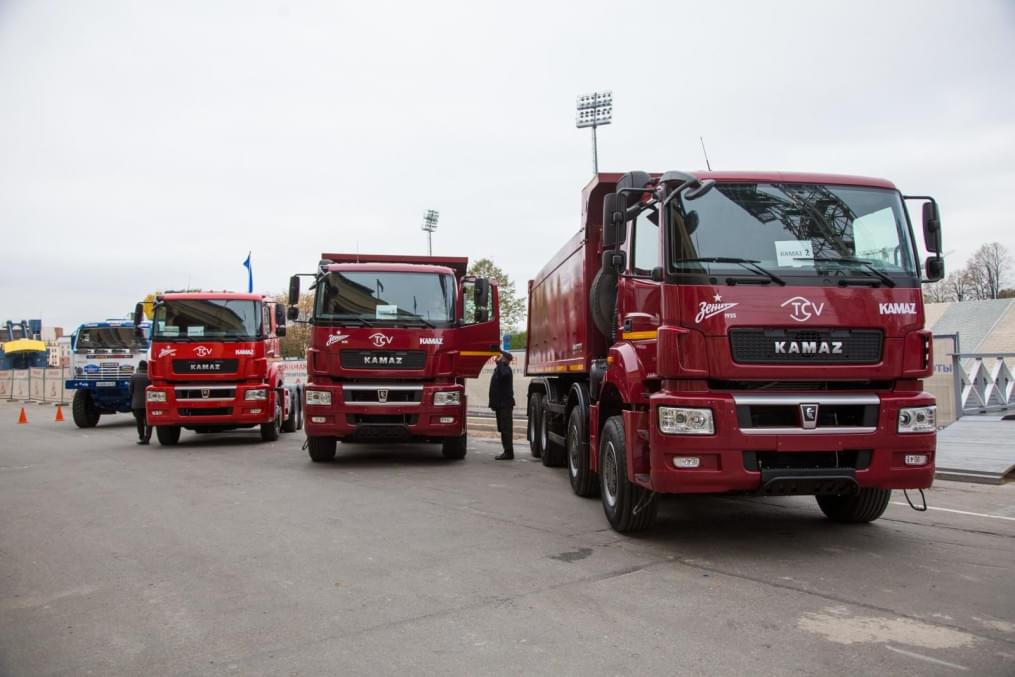 Тест-драйв «Камаз» на стадионе «Петровский»