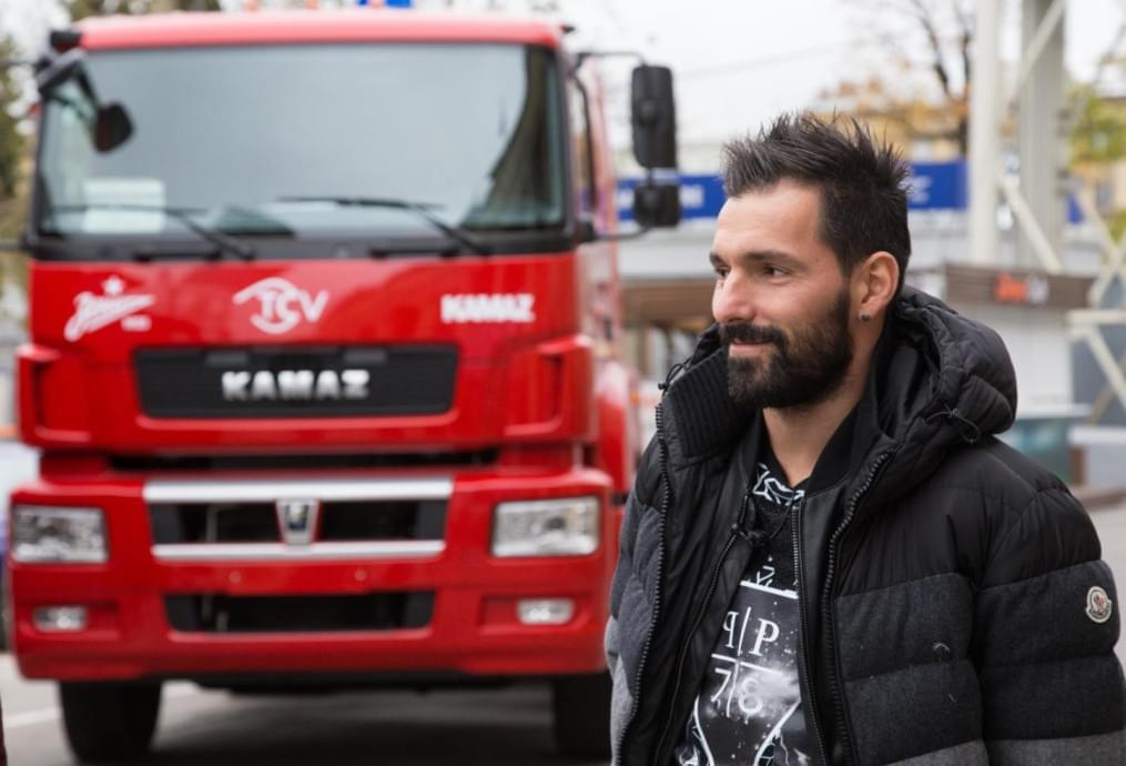 Тест-драйв «Камаз» на стадионе «Петровский»