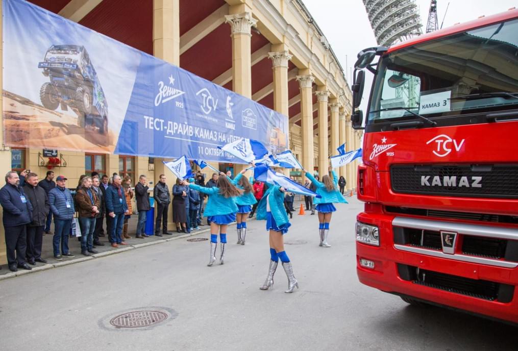 Тест-драйв «Камаз» на стадионе «Петровский»