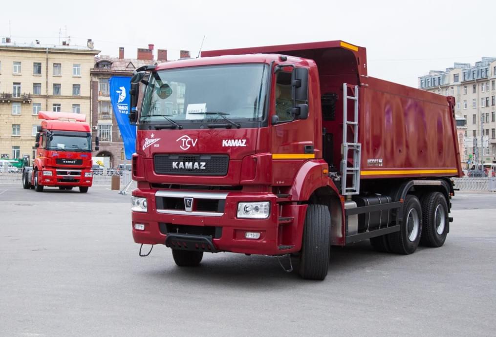 Тест-драйв «Камаз» на стадионе «Петровский»