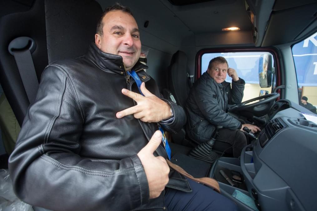 Тест-драйв «Камаз» на стадионе «Петровский»