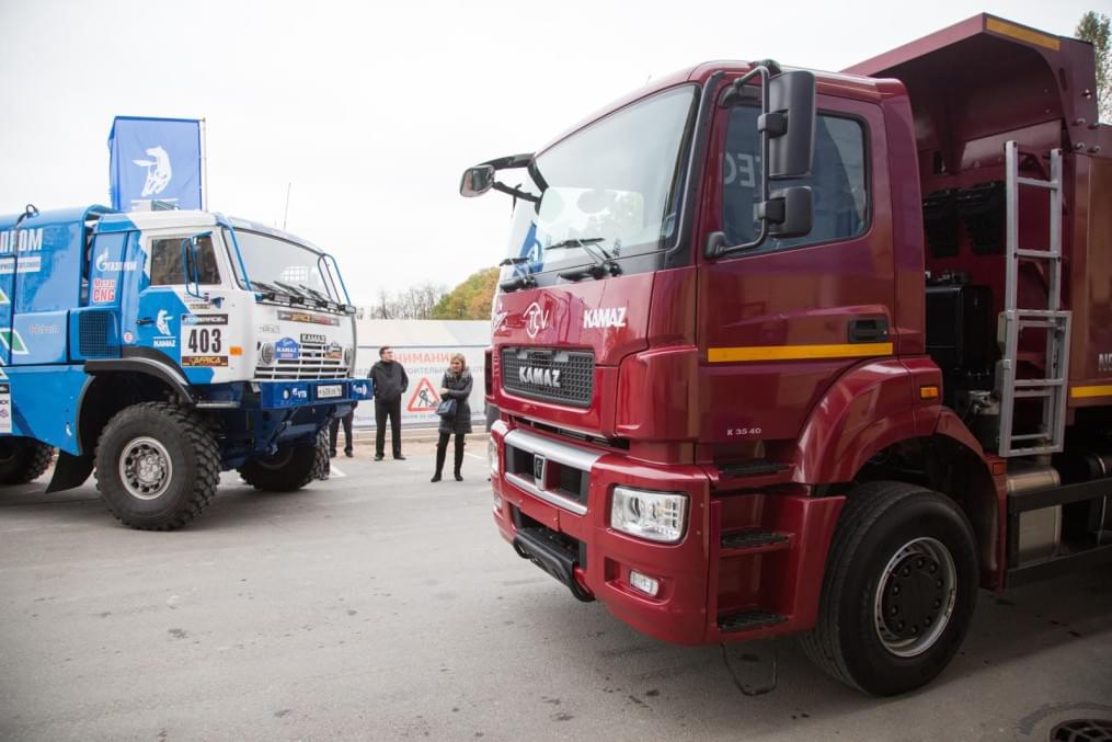 Тест-драйв «Камаз» на стадионе «Петровский»