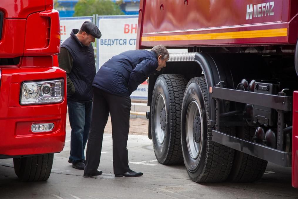 Тест-драйв «Камаз» на стадионе «Петровский»