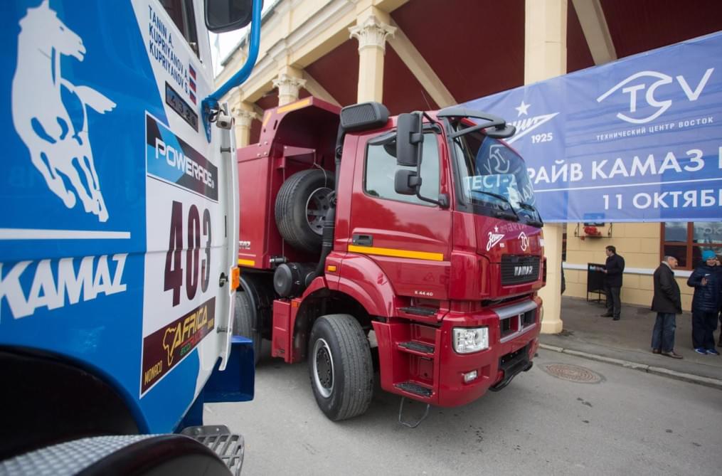 Тест-драйв «Камаз» на стадионе «Петровский»