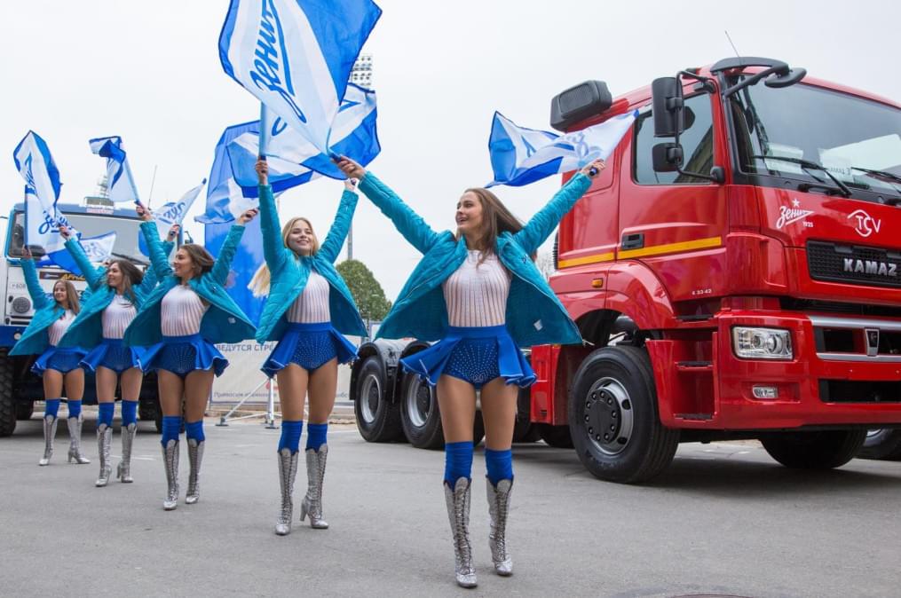 Тест-драйв «Камаз» на стадионе «Петровский»