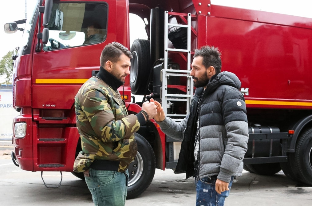 Тест-драйв «Камаз» на стадионе «Петровский»