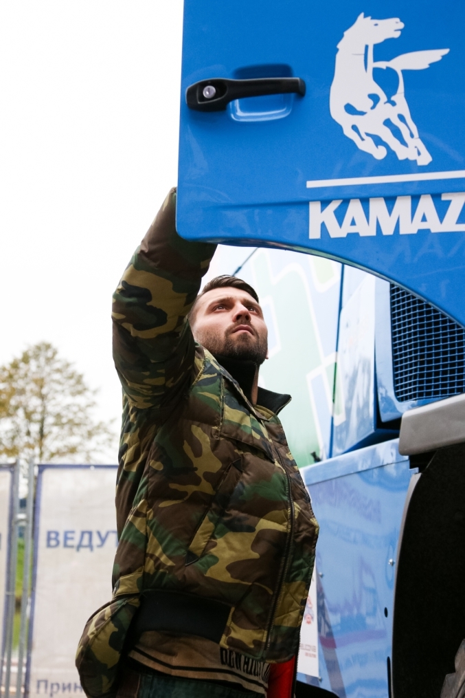 Тест-драйв «Камаз» на стадионе «Петровский»