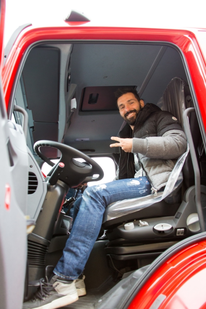 Тест-драйв «Камаз» на стадионе «Петровский»