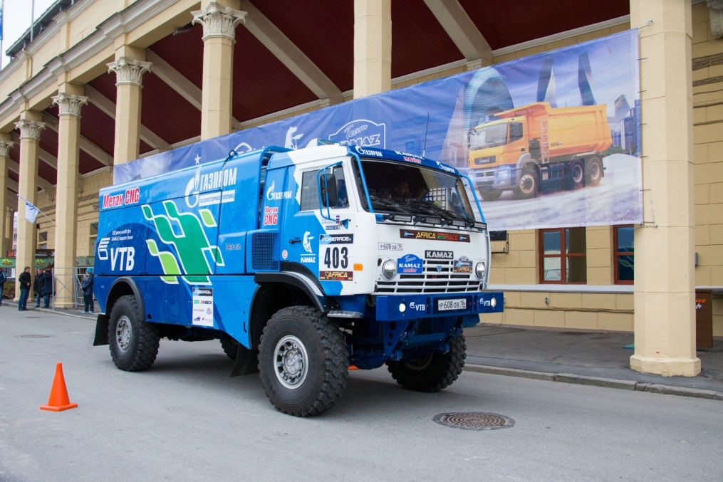 Тест-драйв «Камаз» на стадионе «Петровский»