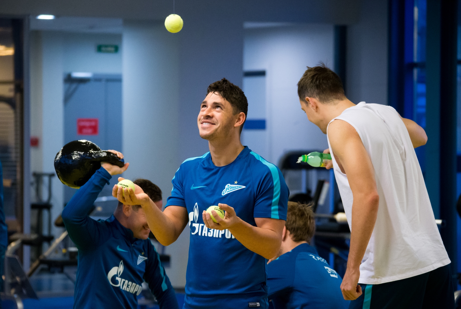 Тренировка «Зенита» перед матчем против «Маккаби»: фоторепортаж из «Газпром» — тренировочного центра.