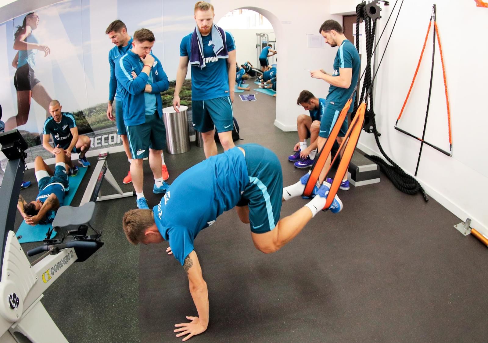 «Газпром»-тренировочные сборы в Дубае: 19 января, утренняя тренировка