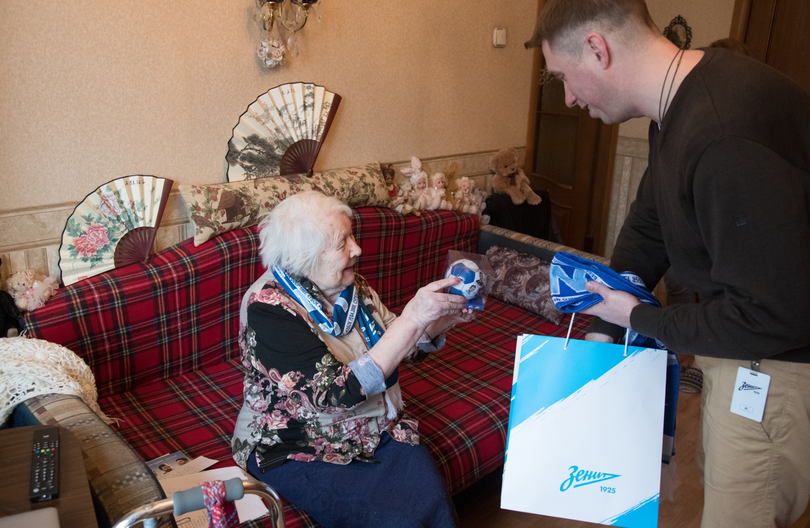 Поздравление с 8 марта 99-летней болельщицы ФК «Зенит»