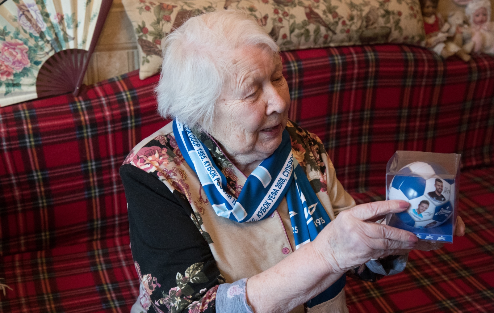 Поздравление с 8 марта 99-летней болельщицы ФК «Зенит»