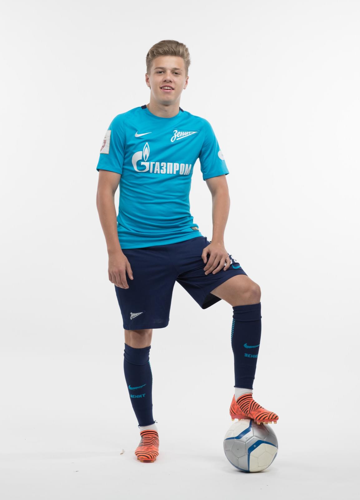 Фотосессия игроков молодежного состава ФК «Зенит» в новой игровой форме Nike сезона 2017/18