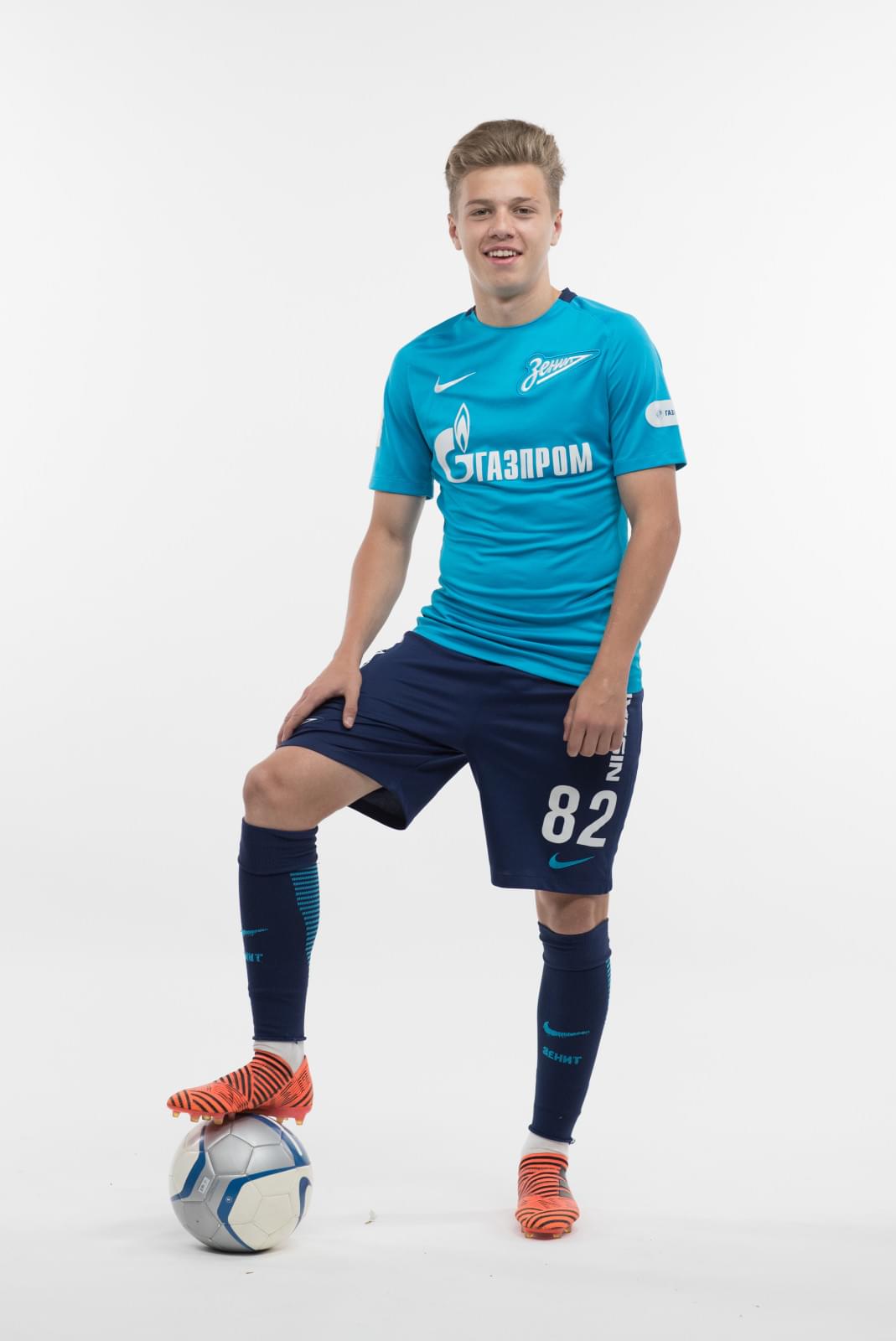 Фотосессия игроков молодежного состава ФК «Зенит» в новой игровой форме Nike сезона 2017/18