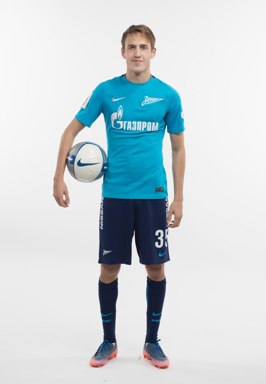 Фотосессия игроков молодежного состава ФК «Зенит» в новой игровой форме Nike сезона 2017/18