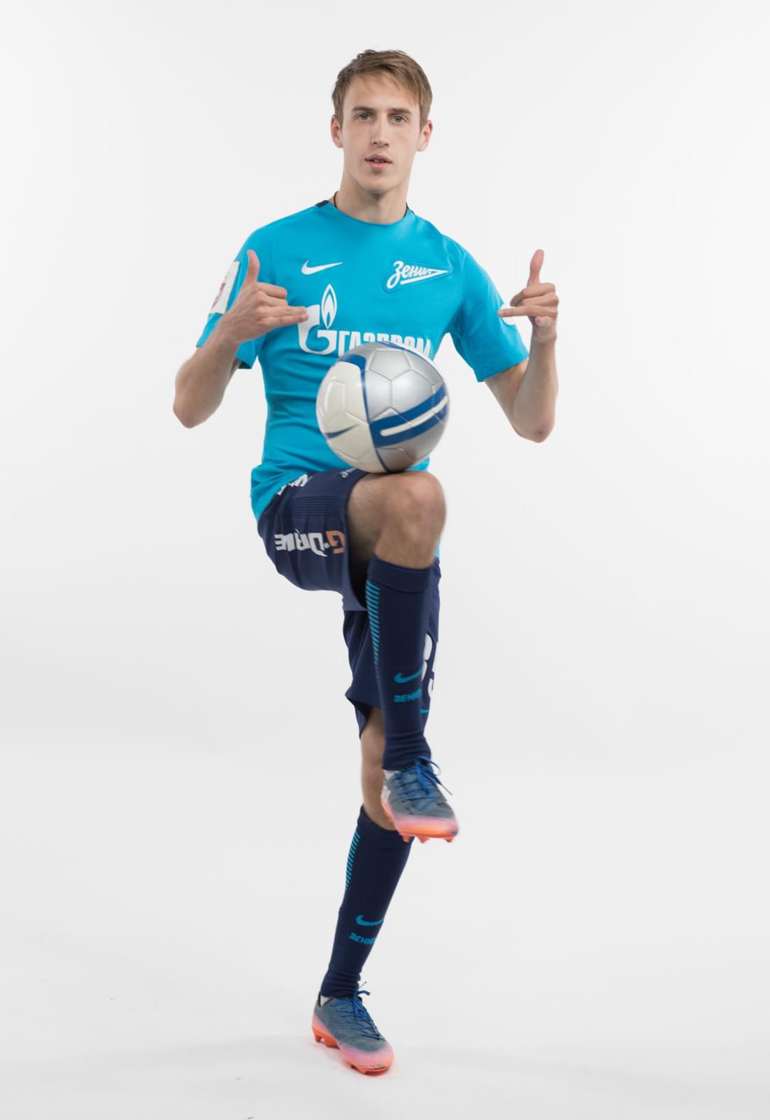 Фотосессия игроков молодежного состава ФК «Зенит» в новой игровой форме Nike сезона 2017/18